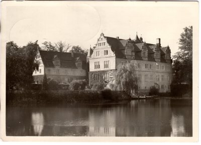 4210A Aerzen002 Schwoebber Schloss 1955 Scan Vorderseite